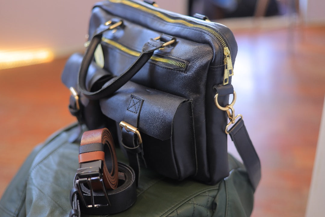 Dual-Tone Leather Belt – Stylish, Durable & Adjustable for Men